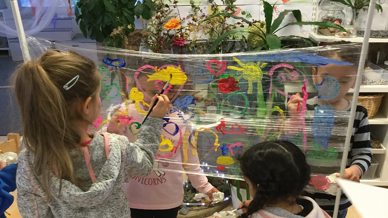 Målning på plast. Målning på plast.